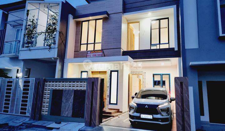 Rumah Mewah 2 Lt Modern Row Jalan 10.5m Dekat Ums  1