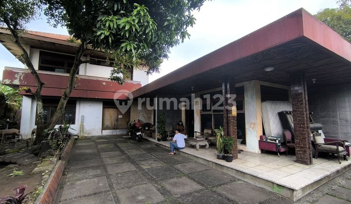 Rumah Lama Luas Strategis di Tengah Kota Solo