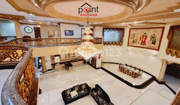 Classic Luxury Spacious Fully Furnished Sturdy Solo Baru Sukoharjo House 2