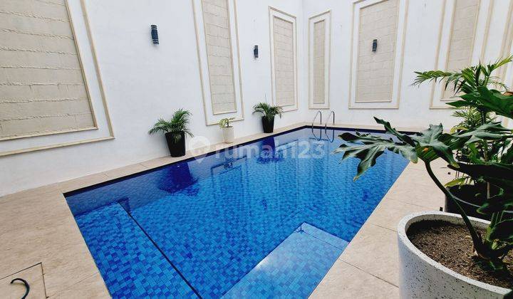 Rumah Mewah 359m² Ada Private Pool & Furnish Solo Kota