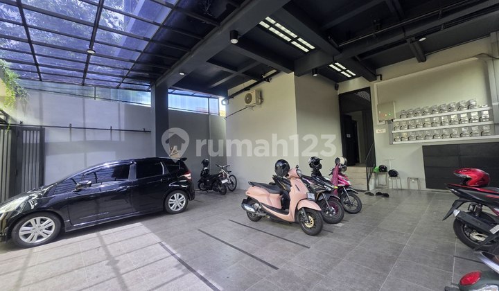 Kost Cozy Eksklusif Full Furnish Dekat Kampus Uns Solo