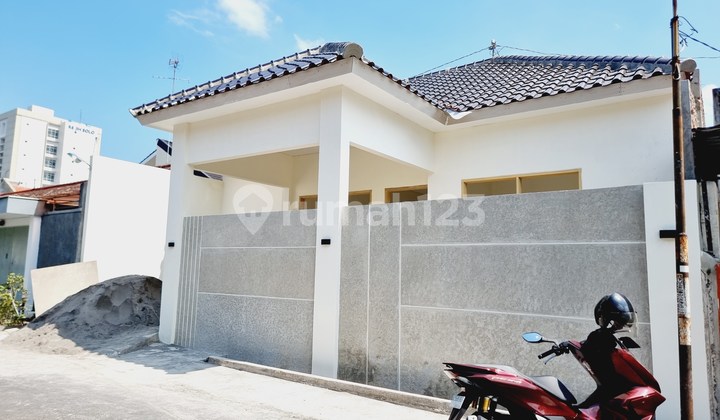 Rumah Mewah 182M² Finishing Strategis Lingkungan Perumahan Solo 2