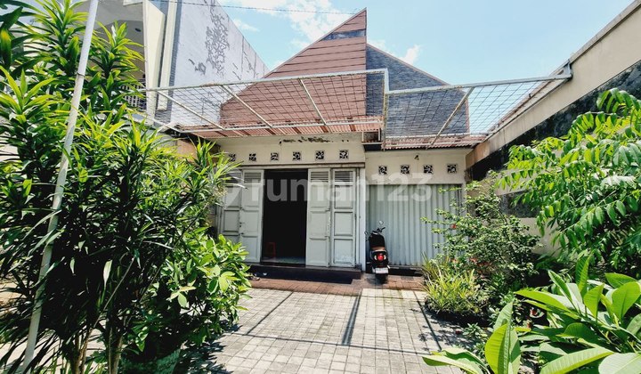 Ruang Usaha Plus Hunian Tepi Jln Ramai Di Solo