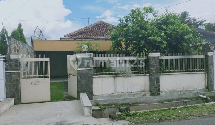 Classic Well-Maintained House 292M² Strategic Location Laweyan Solo 2