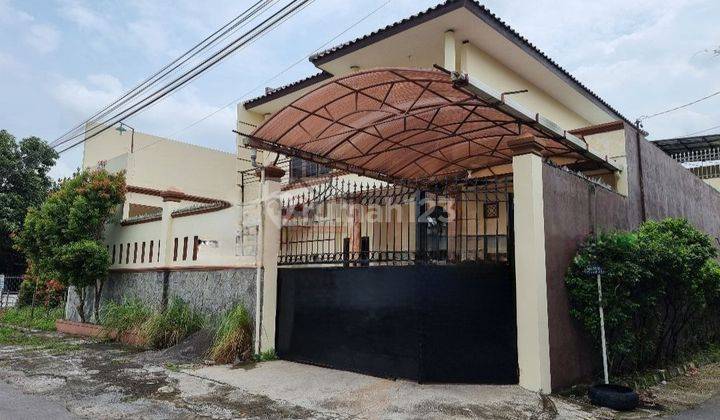 Rumah Mewah 2 Lt Strategis Hook Jajar Solo 1