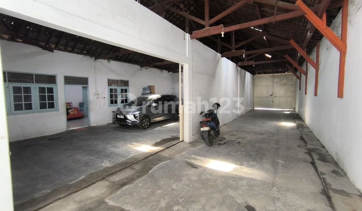 Large Warehouse Plus Main House by the Main Road in Wonorejo