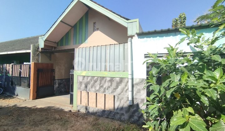 Ready-to-Occupy Second-Hand House Near Uns Surakarta Campus Ready-to-Occupy Second-Hand House Near Uns Surakarta Campus