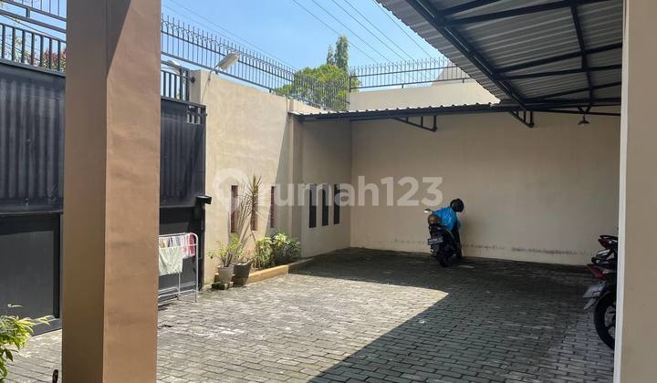 Comfortable 2-Story Boarding House Strategically Located in Downtown Solo 2