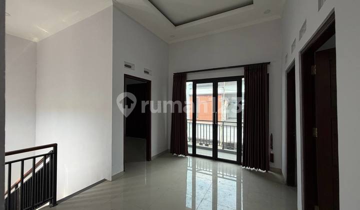 Rumah Cantik 2Lt di Cluster Blulukan Colomadu 2