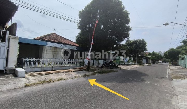 Rumah Hitung Tanah Luas Strategis Di Solo Kota