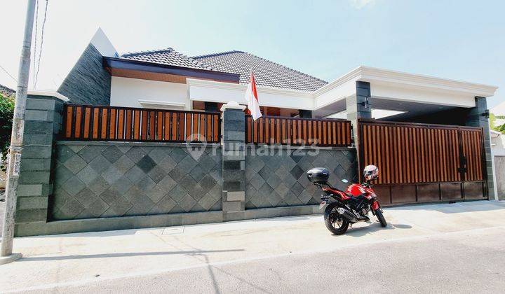 Rumah Mewah 261m² Garasi Muat 4 Mobil Solo Kota 1