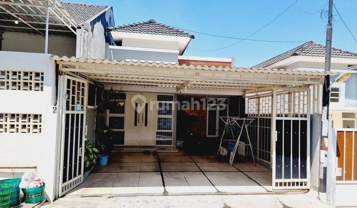 Rumah Cantik Lt 123m² Carpot 2 Banjarsari Solo 1