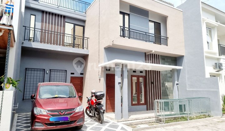 Rumah Cantik 2lt Baru Di Cluster Colomadu