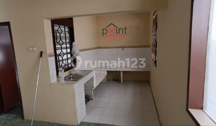 Rumah Luas Bagus Terawat di Karangasem Solo 2