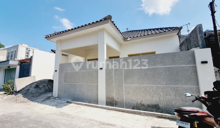 Rumah Mewah 182M² Finishing Strategis Lingkungan Perumahan Solo