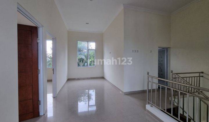 Rumah Bagus 2 Lt Nyaman Luas 194m² Gawanan Colomadu  2