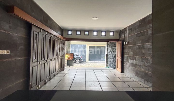 Rumah Mewah 2 Lt Plus Furnish Tengah Kota Solo