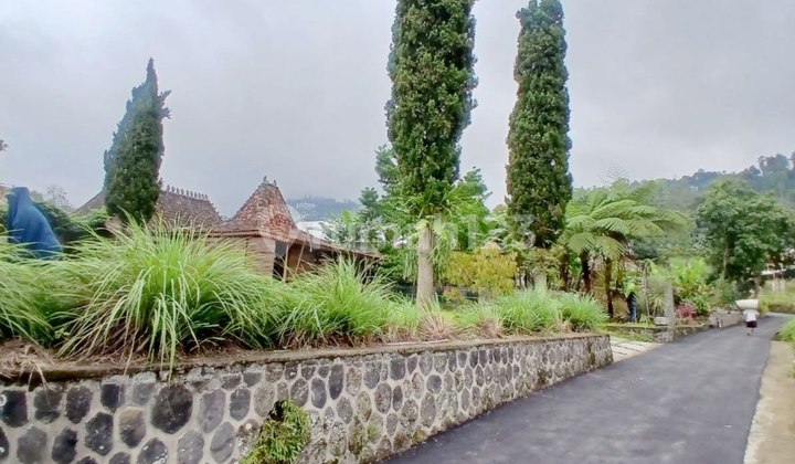 Ready-to-Use Business Space Near Jumog Waterfall, Karanganyar