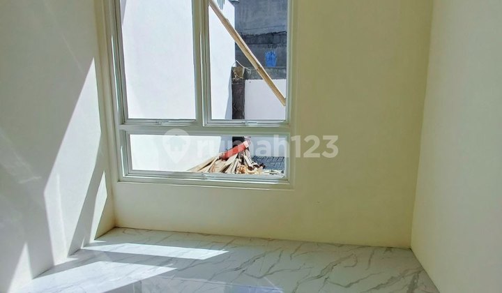 Rumah Mewah 331m2 Finishing Mangkubumen Solo 2