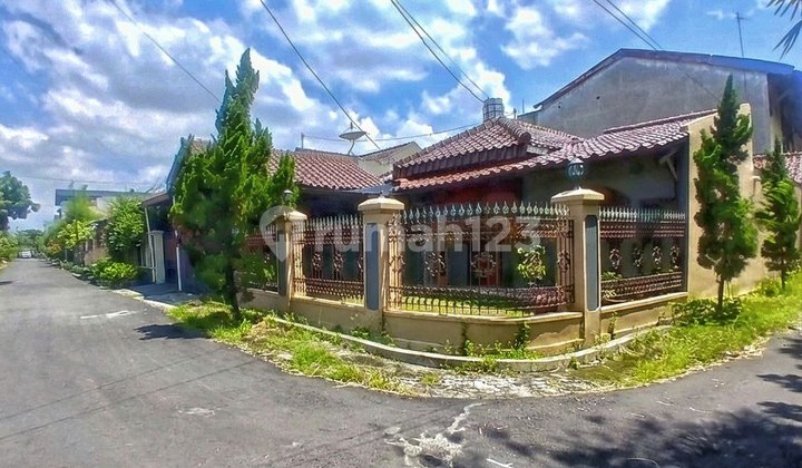 Rumah Bagus Luas Hook Strategis Dekat Rs Jih Solo
