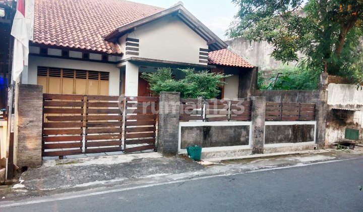 Rumah Terawat 200m² Dekat Kampus Ums Solo Rumah Terawat 200m² Dekat Kampus Ums Solo