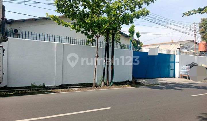Wide Warehouse 1220m² Strategically Located in the Center of Solo City Wide Warehouse 1220m² Strategically Located in the Center of Solo City
