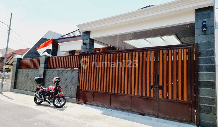 Rumah Mewah 261m² Garasi Muat 4 Mobil Solo Kota 2