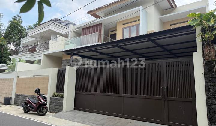 Rumah Mewah 2 LT Baru Istimewa Dekat Fave Hotel Solo