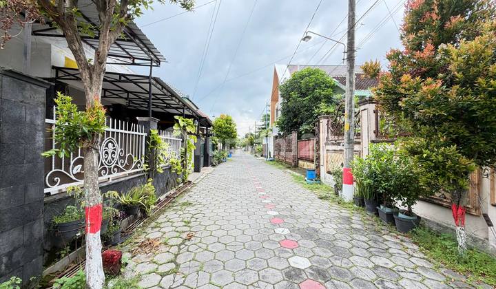 Rumah Nyaman Second Cluster di Gentan Skh 2