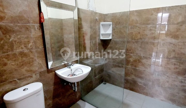 Rumah Mewah Strategis Dekat Jalan Raya Laweyan, Surakarta 2