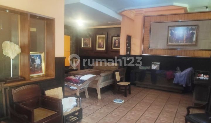 Rumah Klasik Bagus Luas Strategis di Jajar 2