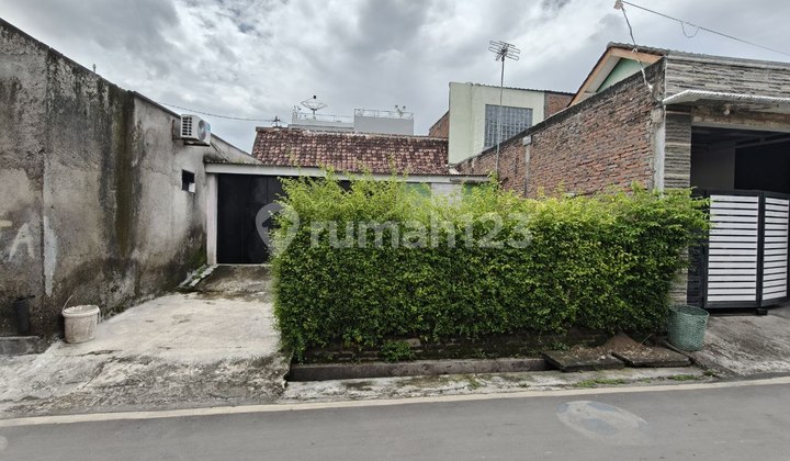 Rumah Nyaman Strategis Dekat Kantor Dprd Solo Rumah Nyaman Strategis Dekat Kantor Dprd Solo