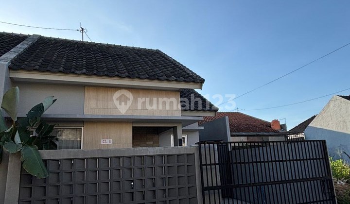 Nice Semi-Furnished House in Colomadu Housing 2