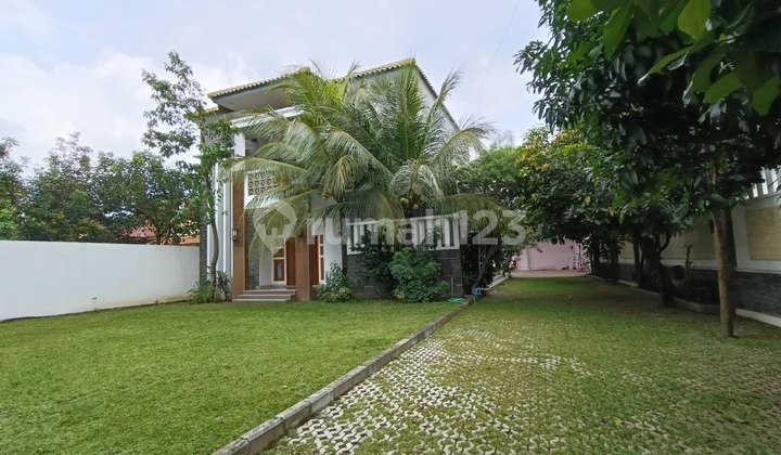 Beautiful Natural Luxury House with Private Pool Near Solo Beautiful Natural Luxury House with Private Pool Near Solo