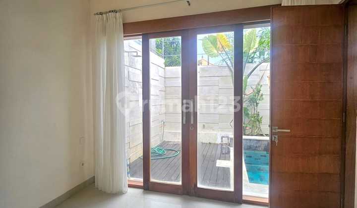 Rumah Semi Villa Hak Milik di Kompleks Perumahan Kerobokan Kesambi - Lokasi Strategis, Siap Huni!  2