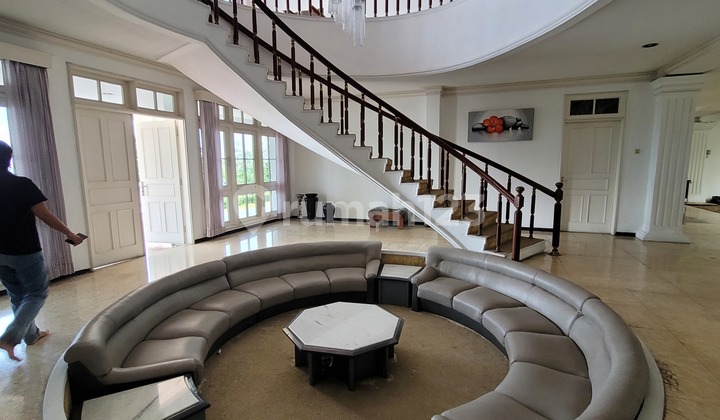 Rumah 2,5 Lantai Bangunan Lama Masih Kokoh Di Bukit Sari 2