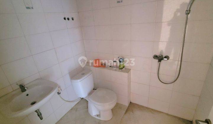 Rumah Jangli Posisi Hook Cocok Untuk Resto DI Jangli Raya