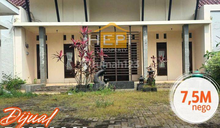 Rumah Mewah
Jalan Durian, dekat pintu tol Banyumanik Semarang
 1