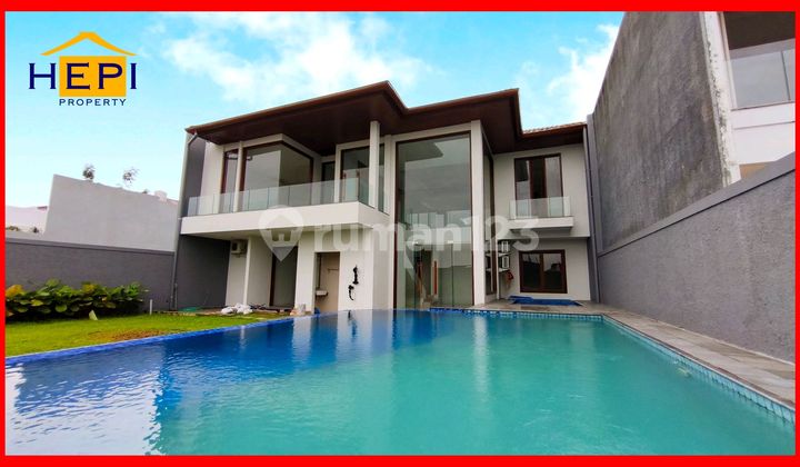 Luxury House with Swimming Pool at Candi Golf Semarang 1