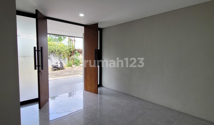 Rumah mewah baru gress di Bukit Sari Semarang Semi furnished 