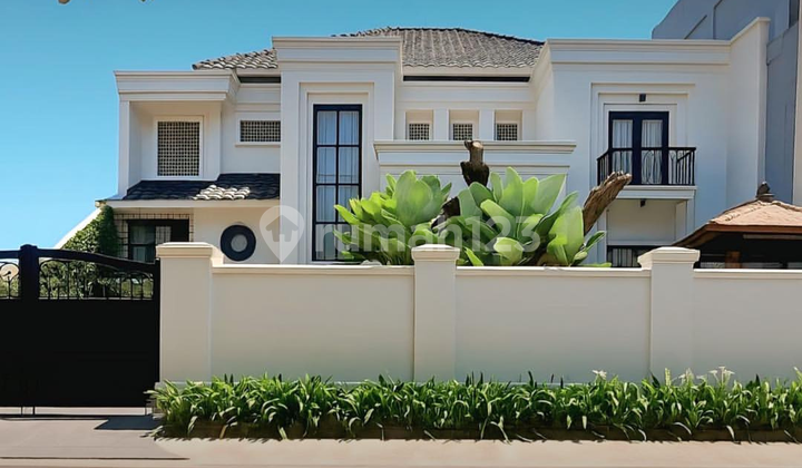 House in Kebayoran Baru SHM Ready to Occupy Strategic Location