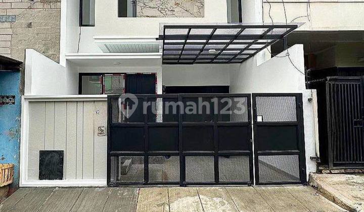 Rumah Dijual Dengan Kolam Renang Pribadi Di Mampang Jakarta Selatan Dekat Gatsu