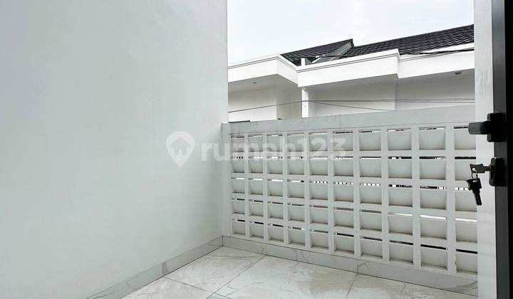 Rumah Full Furnished 2 Lantai dengan Rooftop di Bintara Bekasi 2