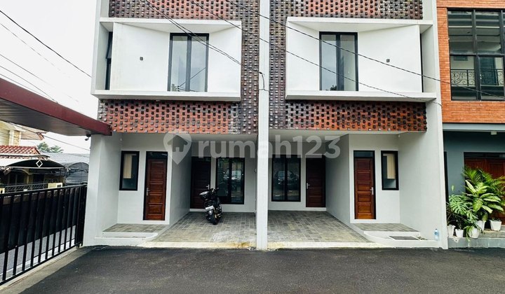Rumah 3 Lantai di Jati Padangsar Minggu Jakarta Dekat Pejaten