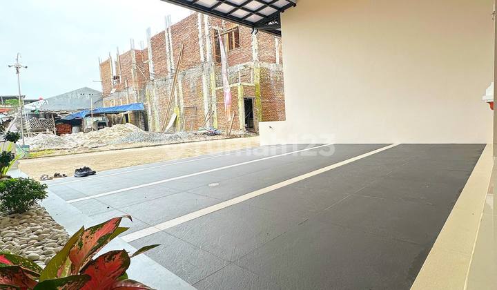 Rumah Siap Huni 2,5 Lantai dengan Rooftop di Kramatjati Dekat Stasiun LRT 2