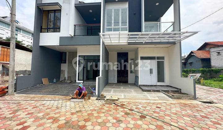 Rumah Keluarga Muslim Di Ciracas Jakarta Timur