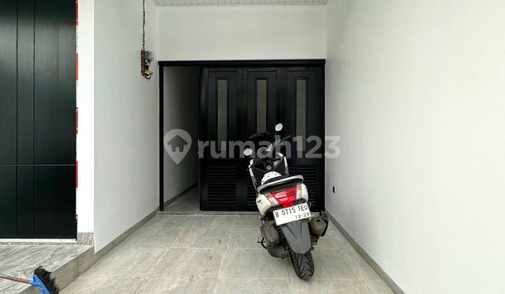 Rumah Siap Huni Di Pusat Kota Dengan Kolam Renang Pribadi Di Mampang Jakarta Selatan 2