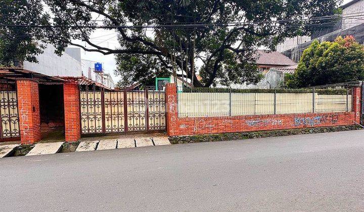 Dijual Rumah Dengan Halaman Luas Di Mampang Prapatan Jakarta Selatan 1