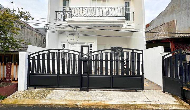 Rumah American Classic Dalam Komplek di Duren Sawit Jakarta Timur