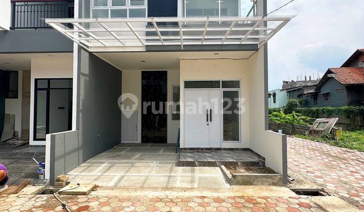 Rumah Keluarga Muslim Di Ciracas Jakarta Timur